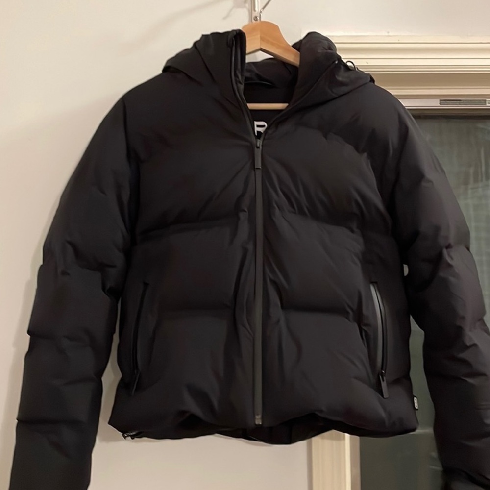 Aritzia super puff 2O